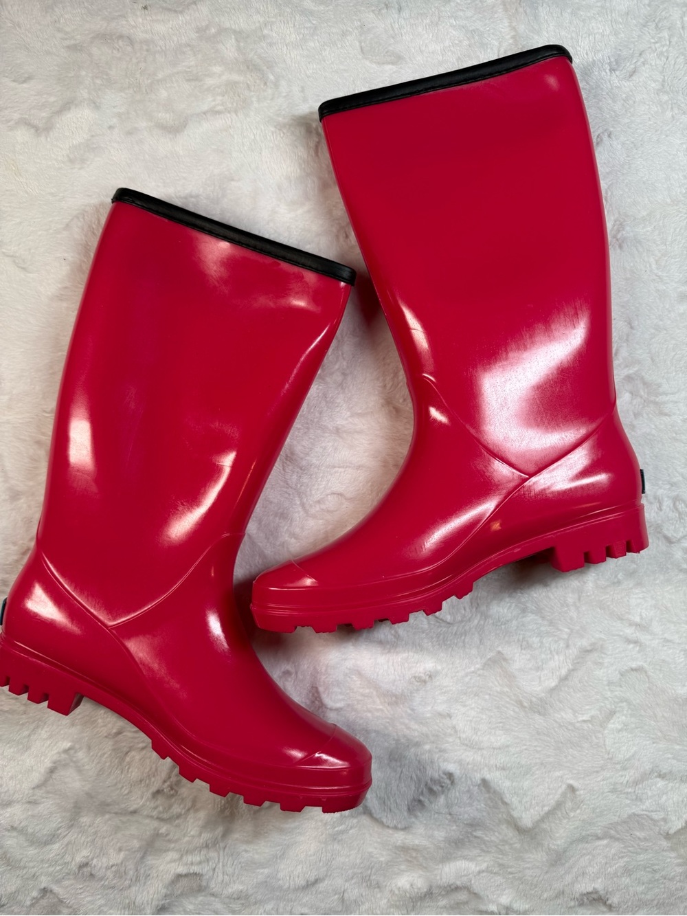 Women's Fuchsia Gloss Waterproof Rain Boots - Durable Pull-On Style